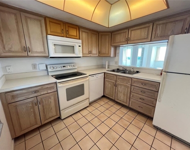 2616 Cove Cay Drive - Photo Thumbnail 6