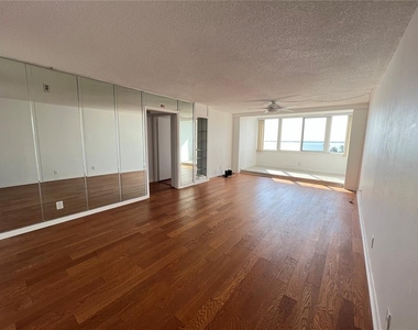 2616 Cove Cay Drive - Photo Thumbnail 3