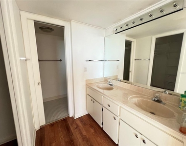 2616 Cove Cay Drive - Photo Thumbnail 10