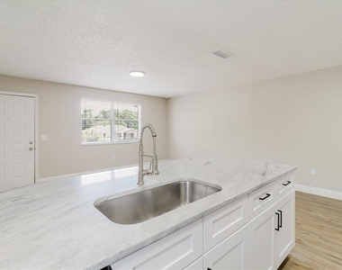 1134-1136 Gilmore Avenue - Photo Thumbnail 34
