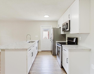 1134-1136 Gilmore Avenue - Photo Thumbnail 6