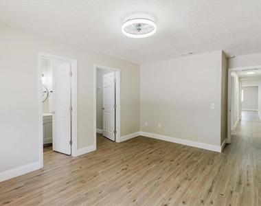 1134-1136 Gilmore Avenue - Photo Thumbnail 45