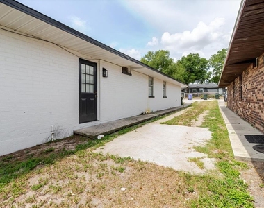 1134-1136 Gilmore Avenue - Photo Thumbnail 23