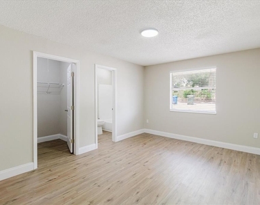 1134-1136 Gilmore Avenue - Photo Thumbnail 17
