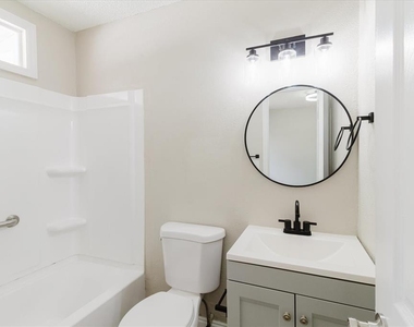 1134-1136 Gilmore Avenue - Photo Thumbnail 48