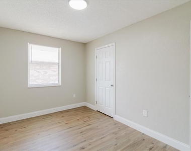 1134-1136 Gilmore Avenue - Photo Thumbnail 42