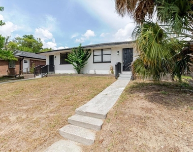 1134-1136 Gilmore Avenue - Photo Thumbnail 24