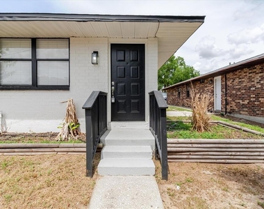 1134-1136 Gilmore Avenue - Photo Thumbnail 25
