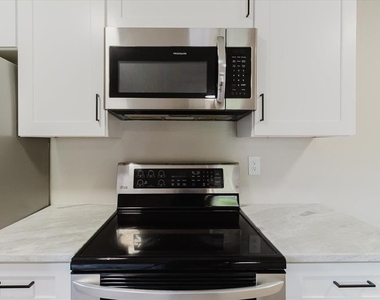 1134-1136 Gilmore Avenue - Photo Thumbnail 10
