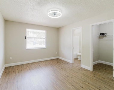 1134-1136 Gilmore Avenue - Photo Thumbnail 44