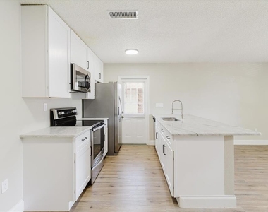 1134-1136 Gilmore Avenue - Photo Thumbnail 31