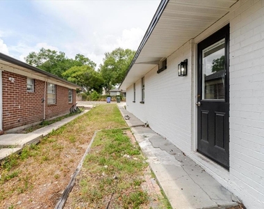 1134-1136 Gilmore Avenue - Photo Thumbnail 2