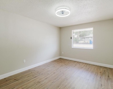 1134-1136 Gilmore Avenue - Photo Thumbnail 46