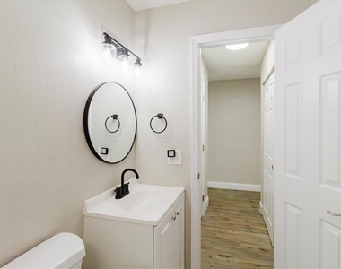 1134-1136 Gilmore Avenue - Photo Thumbnail 38