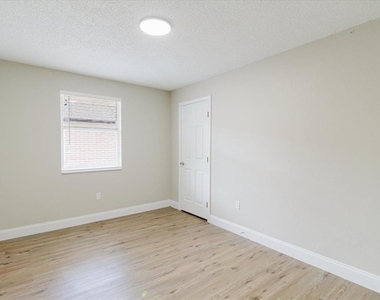 1134-1136 Gilmore Avenue - Photo Thumbnail 16