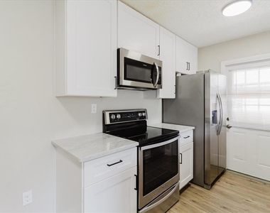 1134-1136 Gilmore Avenue - Photo Thumbnail 36