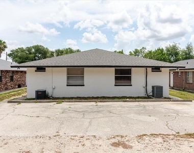 1134-1136 Gilmore Avenue - Photo Thumbnail 52