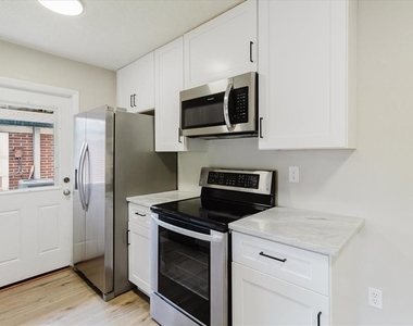 1134-1136 Gilmore Avenue - Photo Thumbnail 11