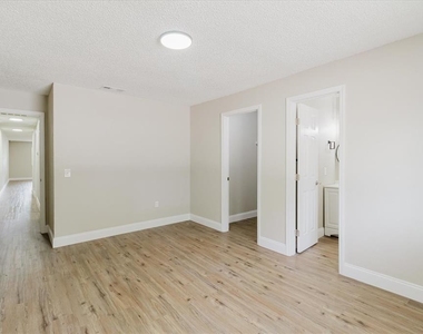 1134-1136 Gilmore Avenue - Photo Thumbnail 18