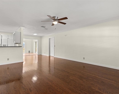 4813 W Bay Villa Avenue - Photo Thumbnail 32