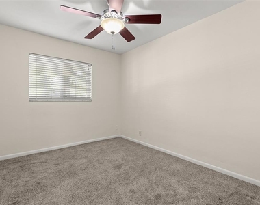 4813 W Bay Villa Avenue - Photo Thumbnail 23