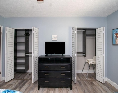 1635 Gladys Street - Photo Thumbnail 24
