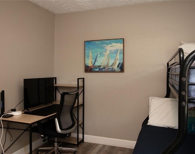 1635 Gladys Street - Photo Thumbnail 27