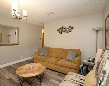 1635 Gladys Street - Photo Thumbnail 14