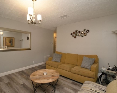 1635 Gladys Street - Photo Thumbnail 15