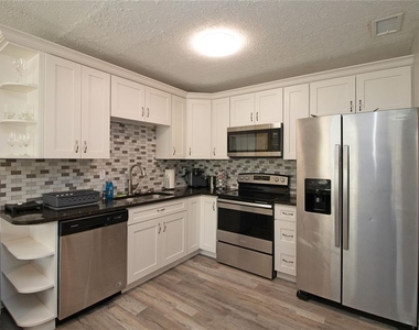 1635 Gladys Street - Photo Thumbnail 10