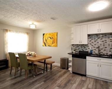 1635 Gladys Street - Photo Thumbnail 7