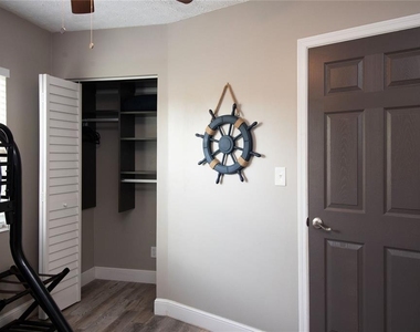 1635 Gladys Street - Photo Thumbnail 28