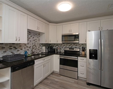 1635 Gladys Street - Photo Thumbnail 12