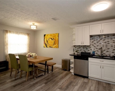 1635 Gladys Street - Photo Thumbnail 6