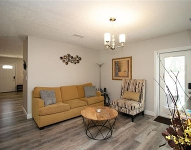 1635 Gladys Street - Photo Thumbnail 13