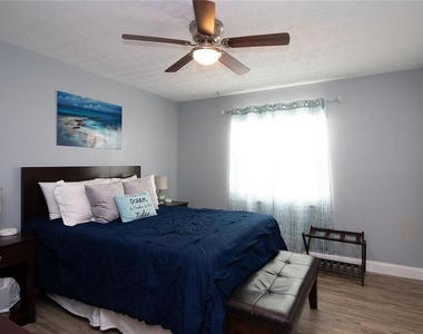 1635 Gladys Street - Photo Thumbnail 16