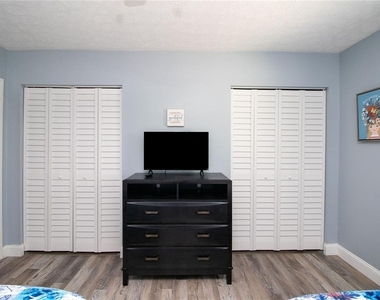1635 Gladys Street - Photo Thumbnail 23