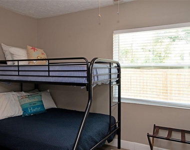 1635 Gladys Street - Photo Thumbnail 26