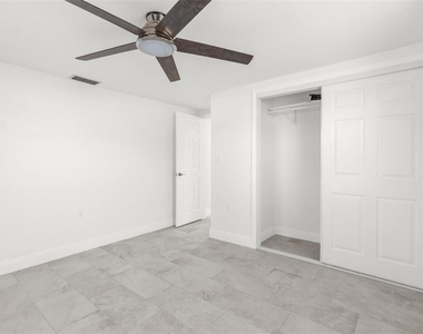 13726 Michelle Avenue - Photo Thumbnail 15