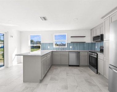 13726 Michelle Avenue - Photo Thumbnail 2