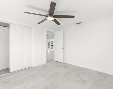 13726 Michelle Avenue - Photo Thumbnail 10