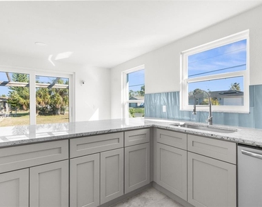 13726 Michelle Avenue - Photo Thumbnail 3