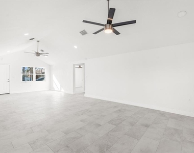 13726 Michelle Avenue - Photo Thumbnail 8