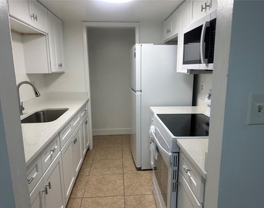 8426 Camden Street - Photo Thumbnail 2