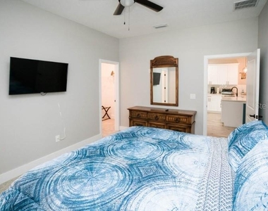 705 E Elm Street - Photo Thumbnail 6