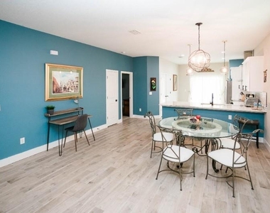 705 E Elm Street - Photo Thumbnail 2