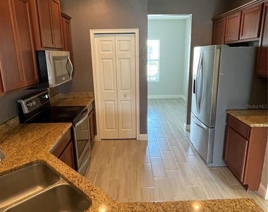 2597 Highlands Creek Way - Photo Thumbnail 6