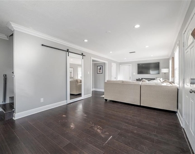 2902 N Jefferson Street - Photo Thumbnail 4