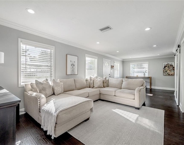 2902 N Jefferson Street - Photo Thumbnail 2