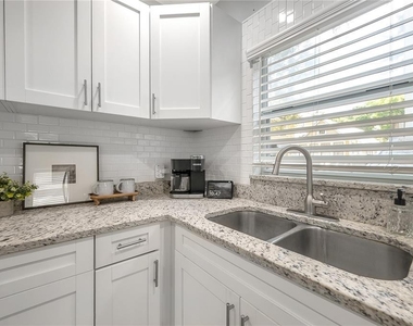 2902 N Jefferson Street - Photo Thumbnail 13
